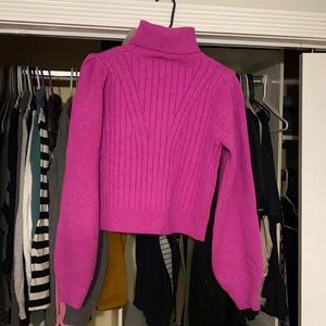 Cropped, thick sweater